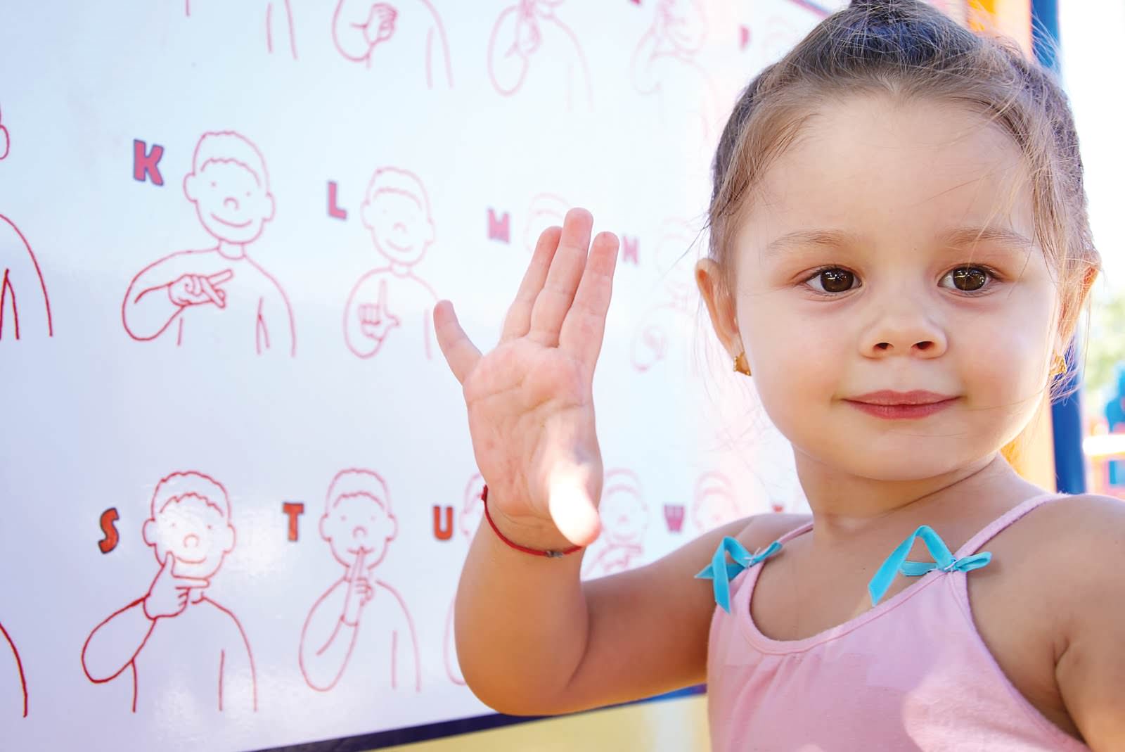 Язык жестов для детей