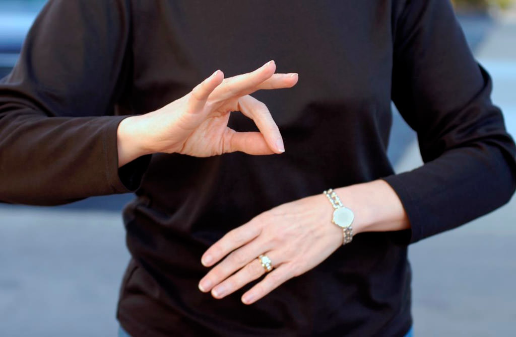 Особенности языка и жестов глухонемых