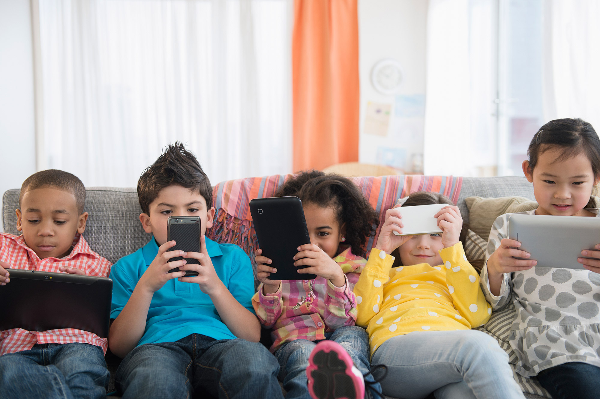 Как смартфоны влияют на детскую психику?